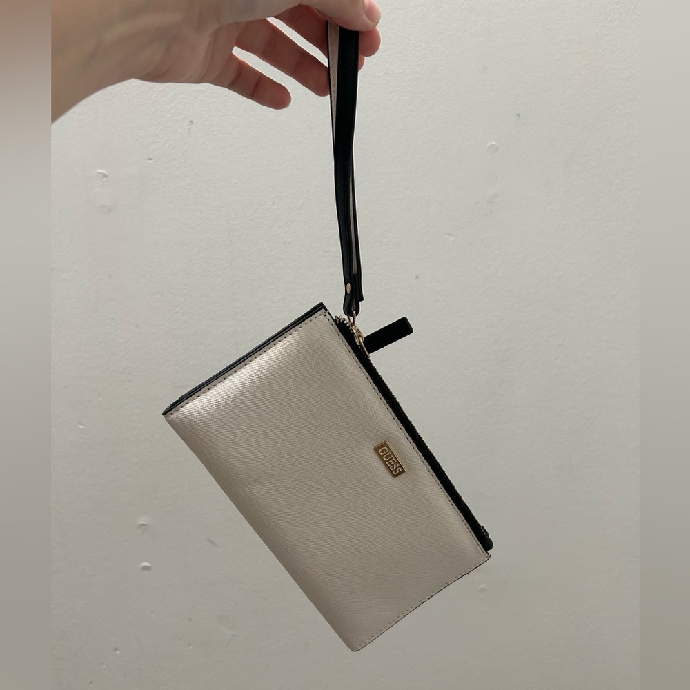 Guess Wristlet